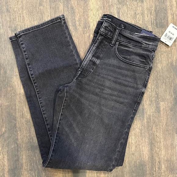Lucky Brand Size 32 Skinny Jeans - Picture 1 of 4